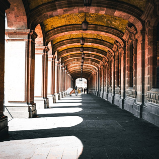 Pasillos historicos de la ciudad