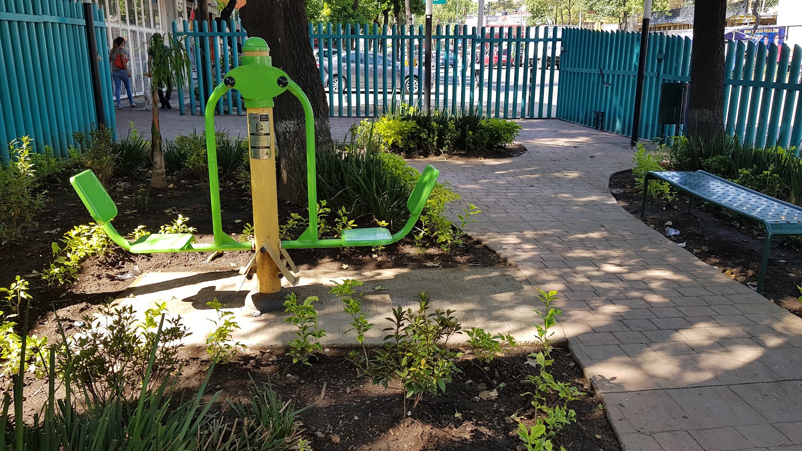 Parque de Bolsillo con Gimnasio al Aire Libre