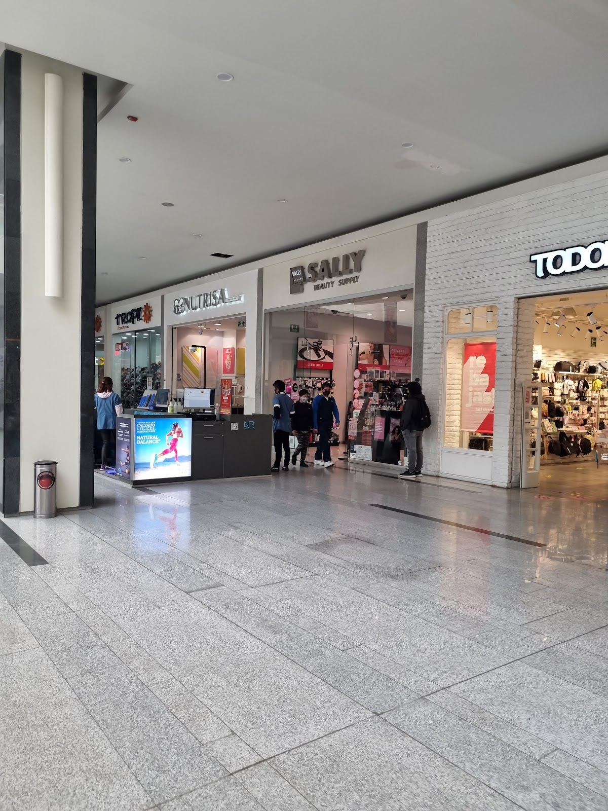 Centro Comercial Patio Clavería